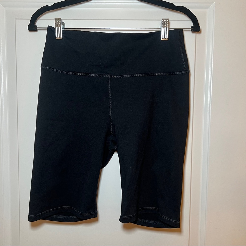 Fabletics Powerhold High-Waisted 9” Short Size M